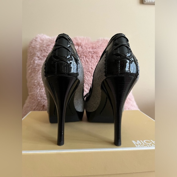 Michael Kors NWT Grey Flannel Black Lolita Open Toe Platform Pump Size 8🩶 - Picture 5 of 12